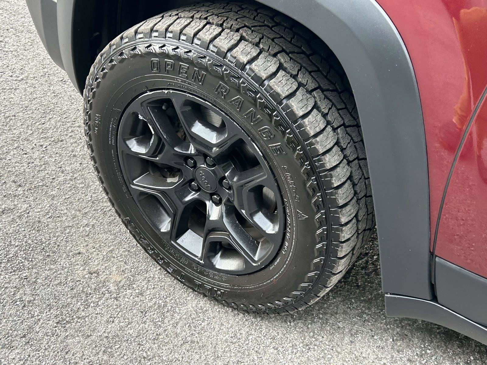 Used 2019 Jeep Cherokee Trailhawk w/ Cold Weather Group AWD/4WD image 9