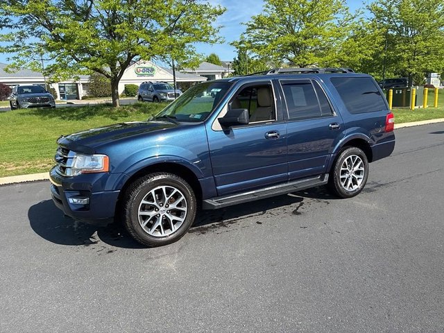 Used 2017 Ford Expedition XLT w/ Equipment Group 202A AWD/4WD image 16