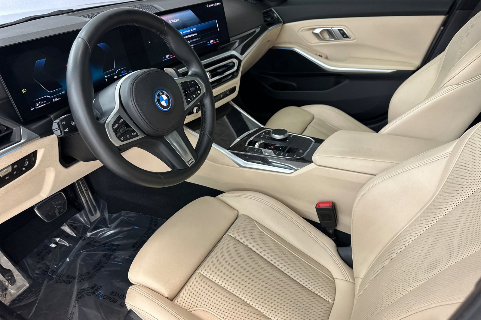 Certified 2023 BMW 330e w/ M Sport Package image 4