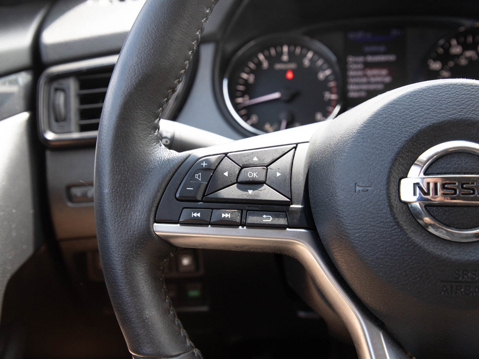 Used 2020 Nissan Rogue SV AWD/4WD image 25