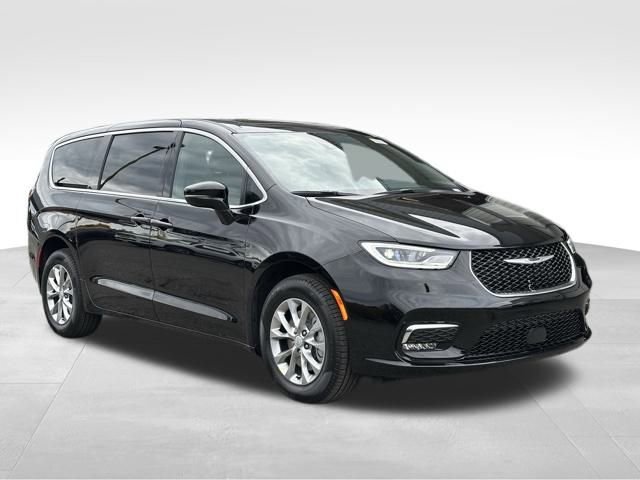 New 2026 Chrysler Pacifica Select