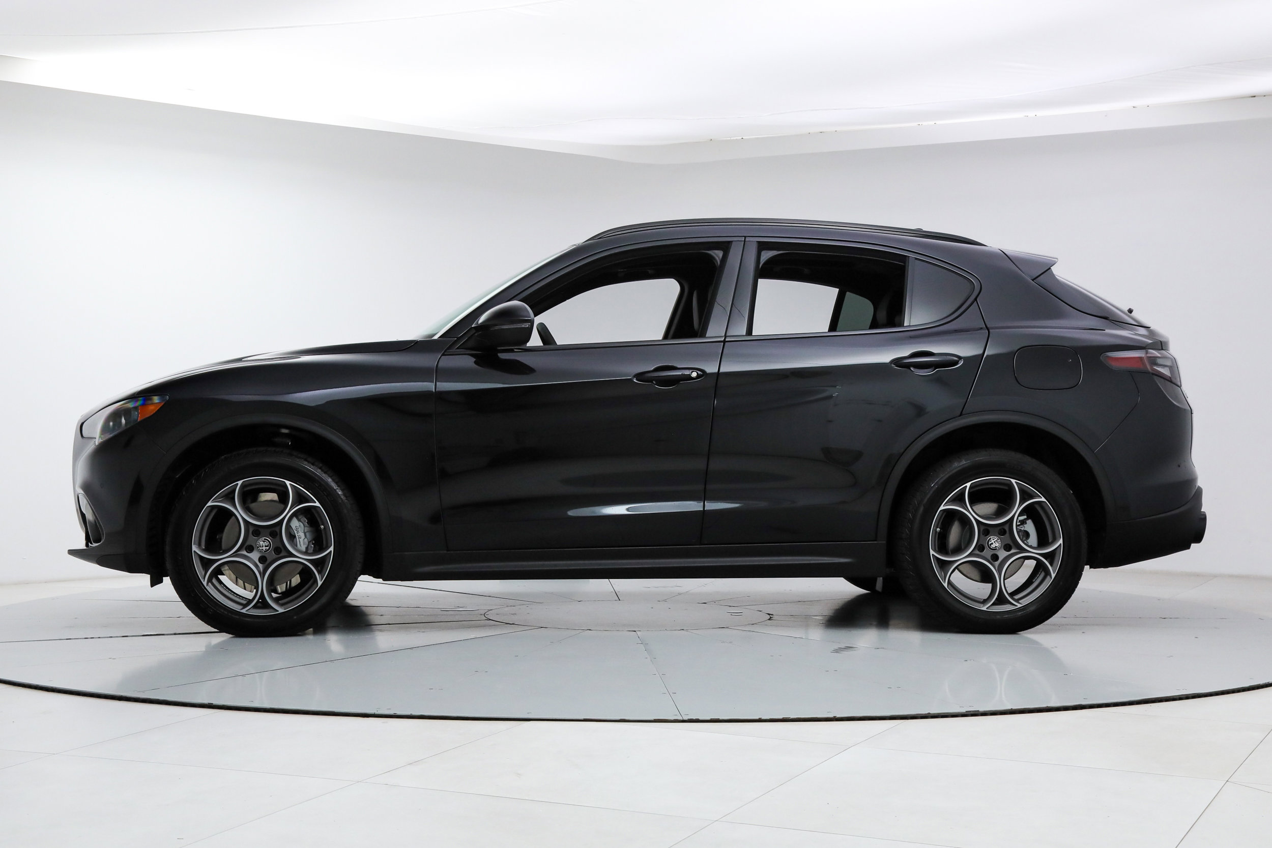 New 2026 Alfa Romeo Stelvio Sprint w/ Convenience Package AWD/4WD image 2