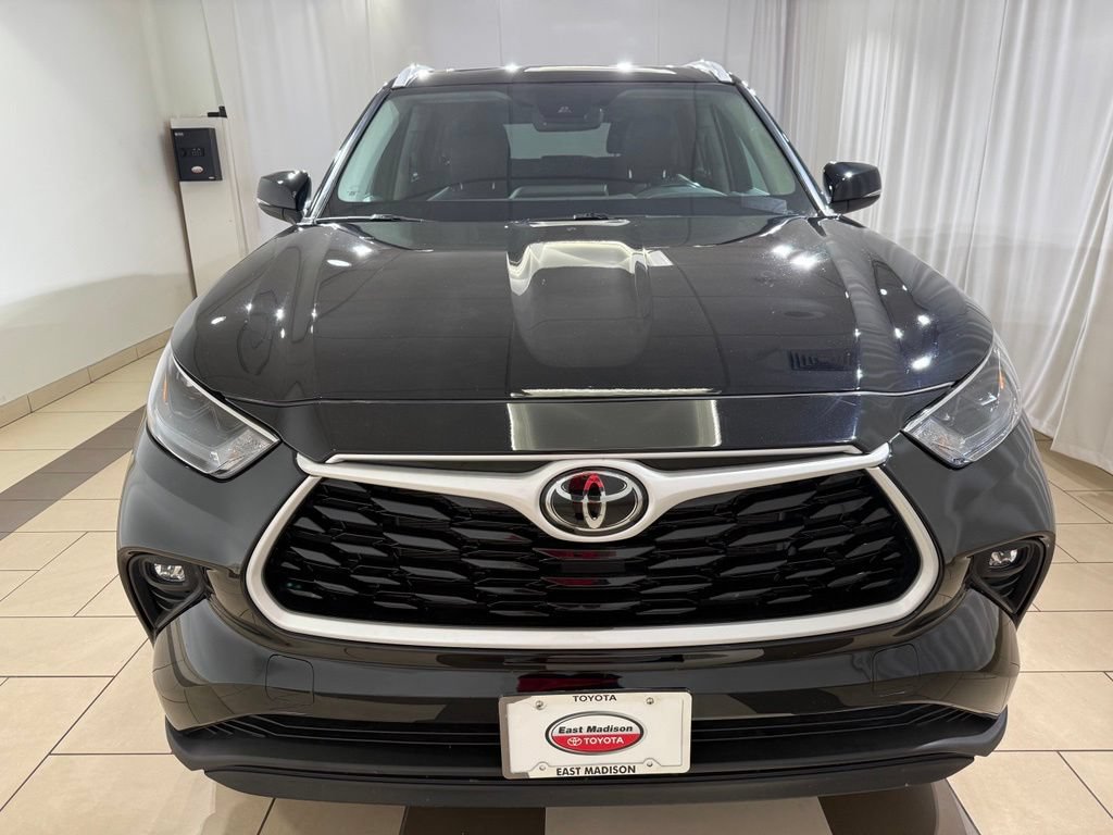 Certified 2024 Toyota Highlander XLE AWD/4WD image 8