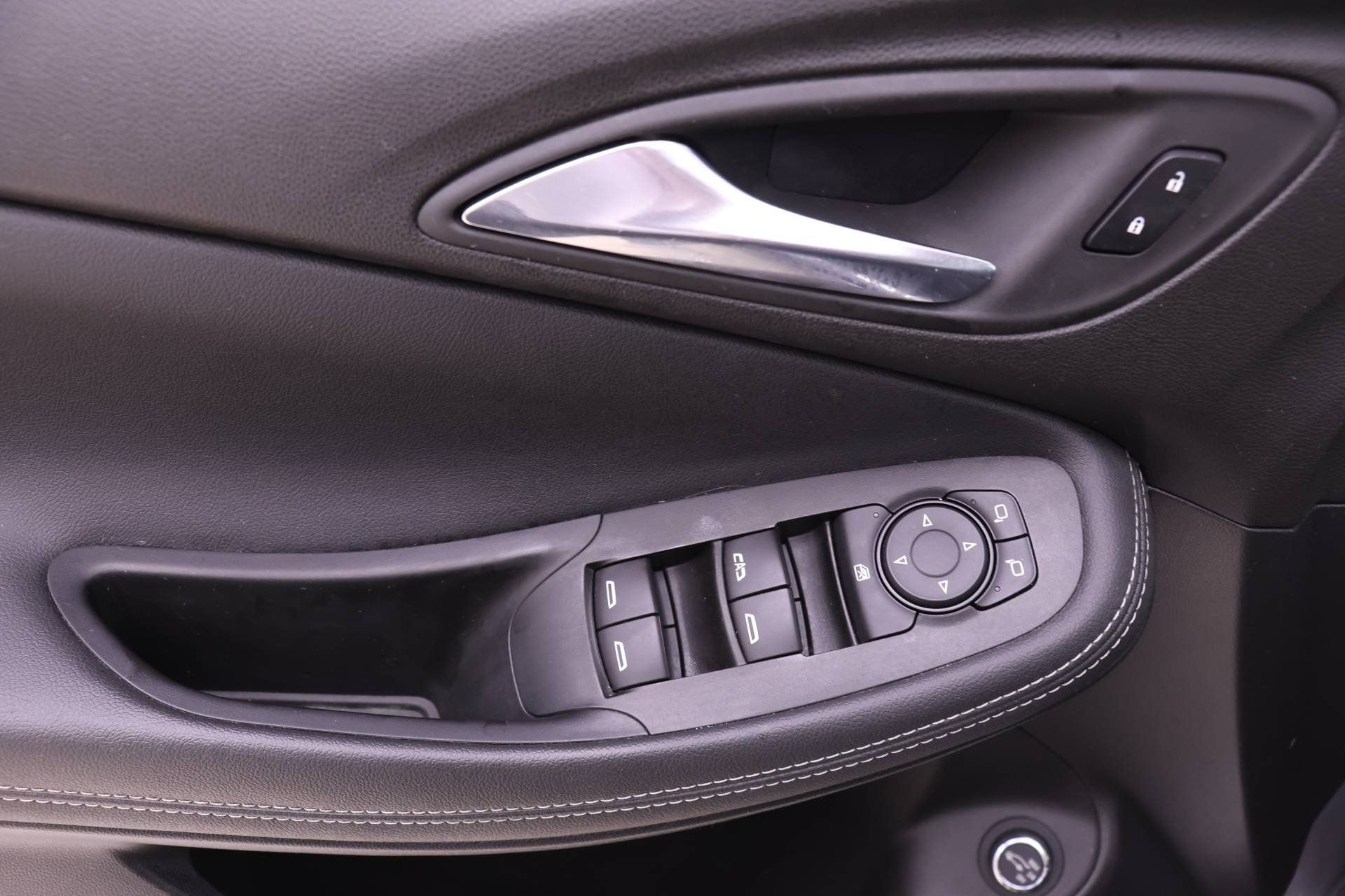 Used 2022 Buick Encore GX Select w/ Sport Touring Package image 15