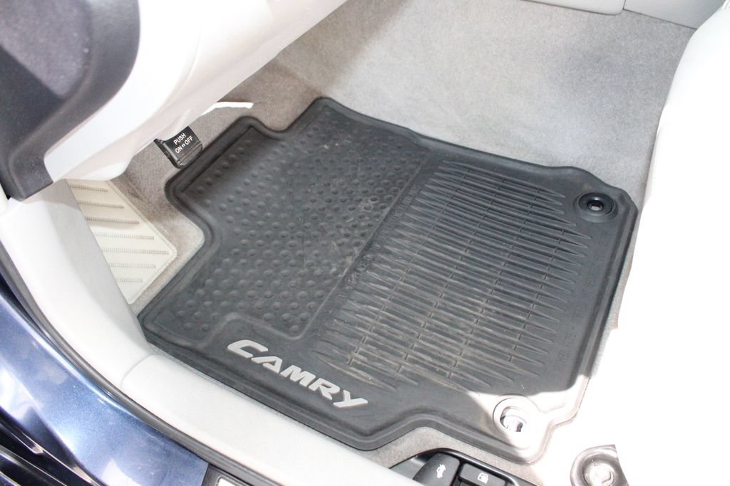 Used 2015 Toyota Camry XLE w/ Moonroof Package FWD image 23