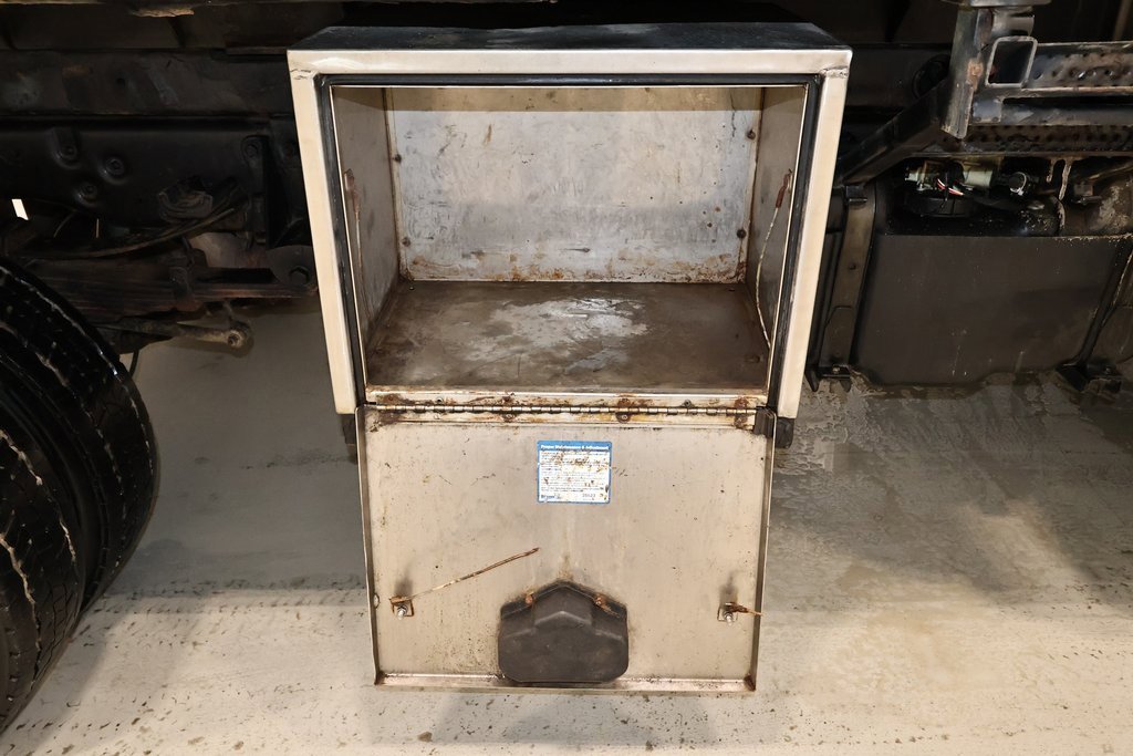 Used 2016 Ford F550 4x4 Regular Cab Super Duty image 14