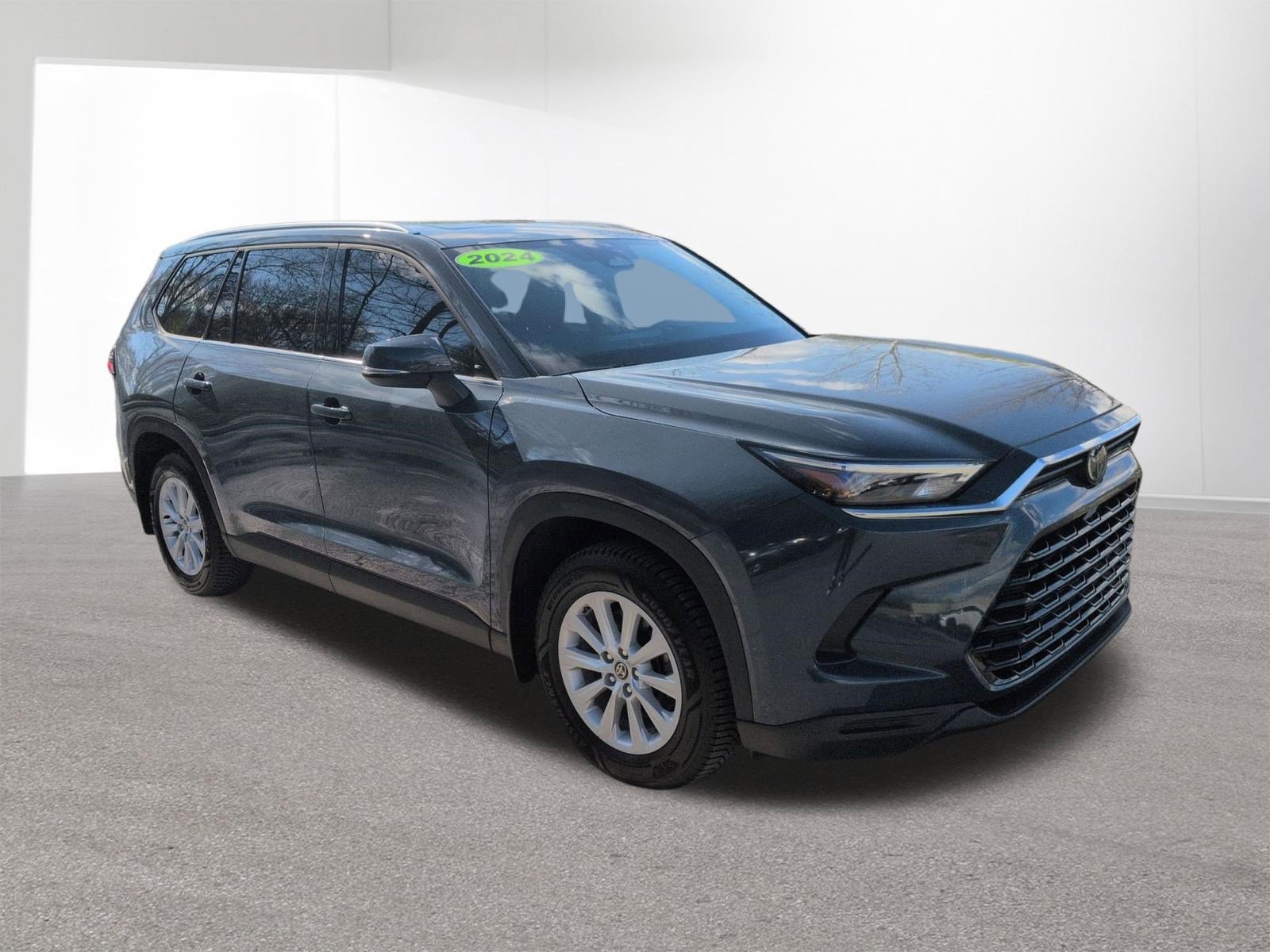 Used 2024 Toyota Grand Highlander XLE image 3