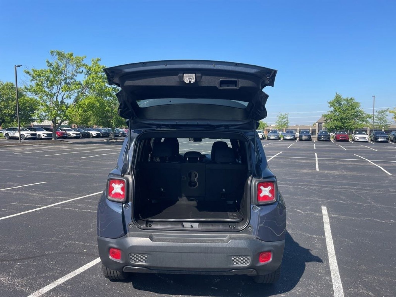 Used 2022 Jeep Renegade Altitude w/ Convenience Group AWD/4WD image 23