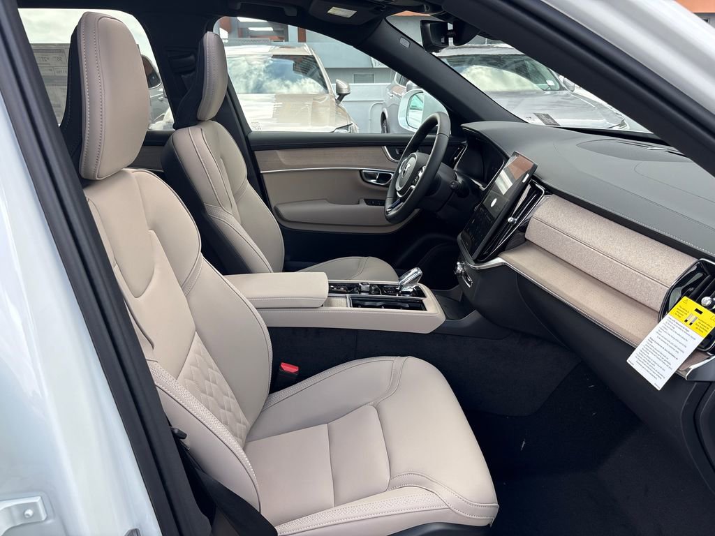 New 2026 Volvo XC90 T8 Core image 16