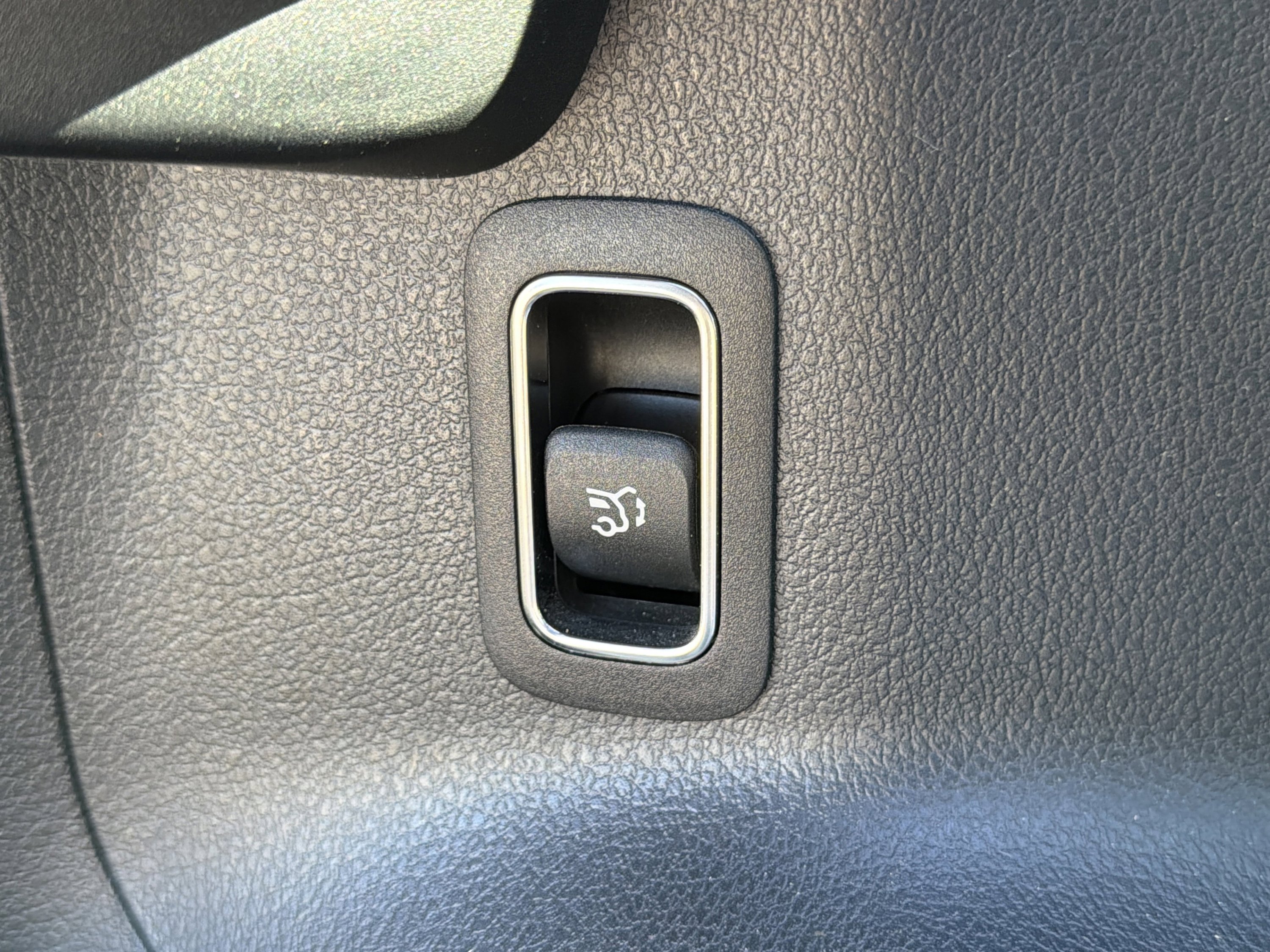 Used 2021 Mercedes-Benz GLA 250 4MATIC w/ Premium Package image 14