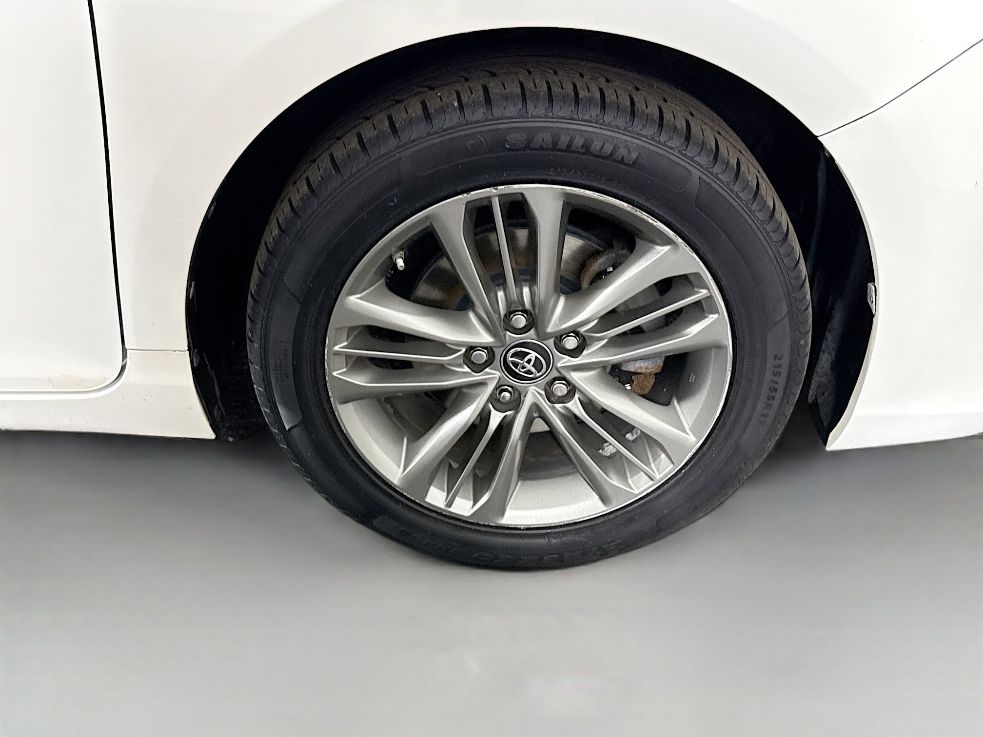 Used 2017 Toyota Camry SE w/ Moonroof Package image 31