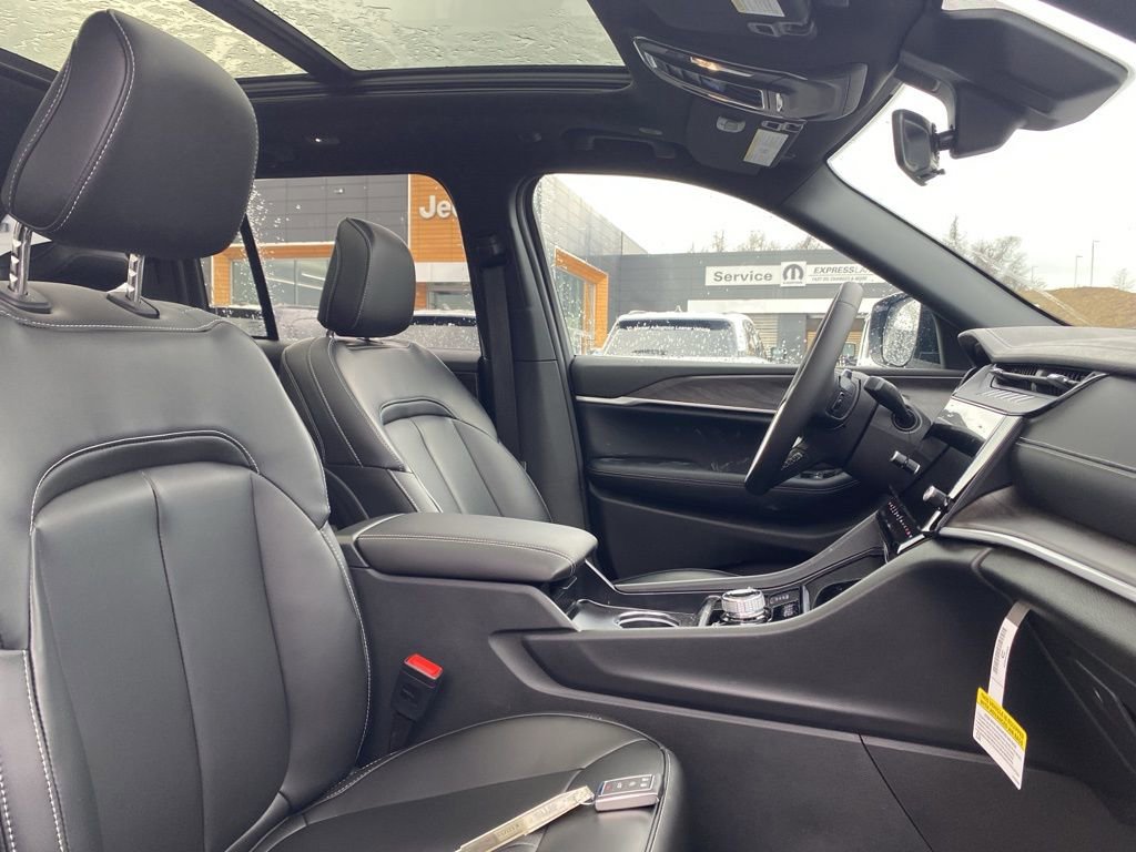 New 2026 Jeep Grand Cherokee Limited w/ Limited Altitude Package image 11