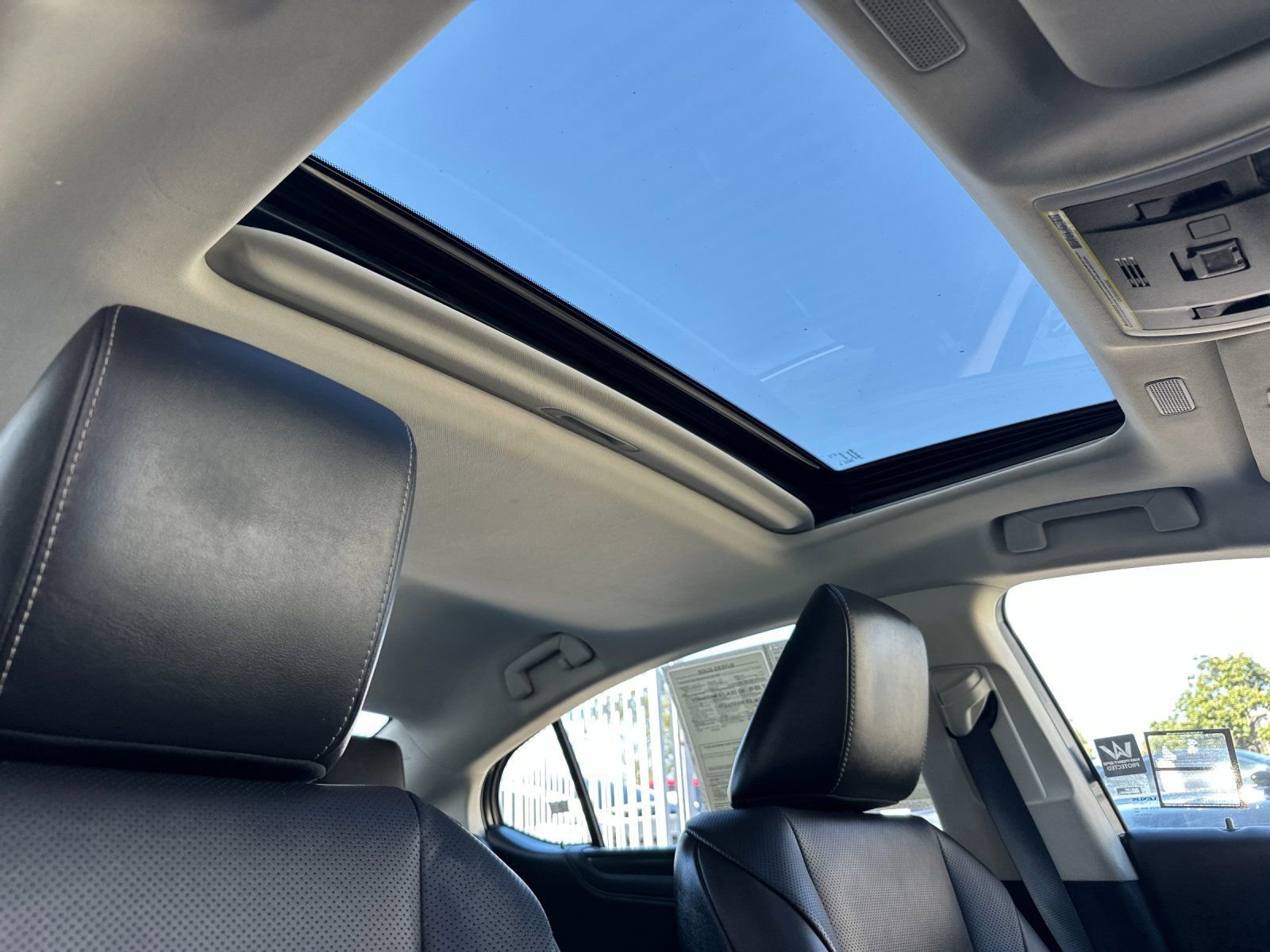 Used 2024 Lexus ES 300h w/ Premium Package image 18