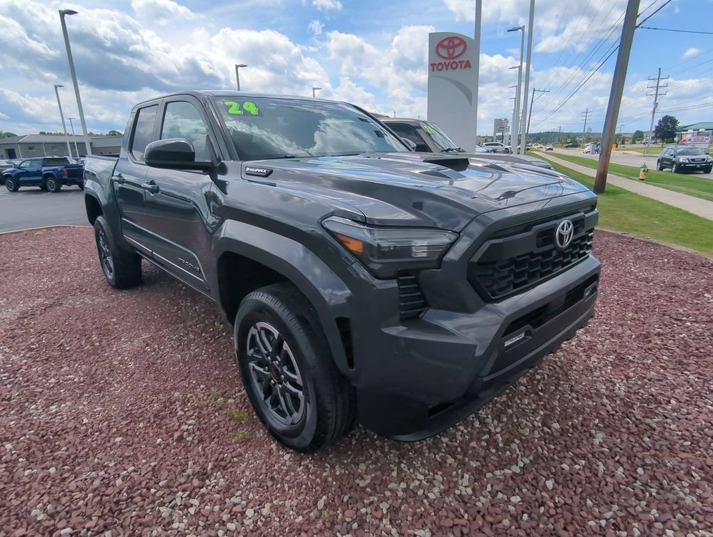 Used 2024 Toyota Tacoma TRD Sport AWD/4WD image 2