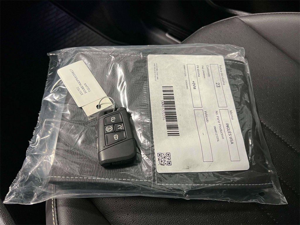 Used 2023 Volkswagen Tiguan SE R-Line image 38