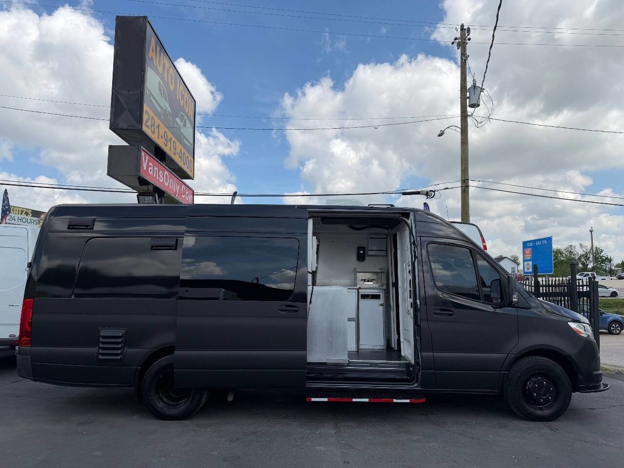 Used 2022 Mercedes-Benz Sprinter 4500 w/ Parking Package image 5