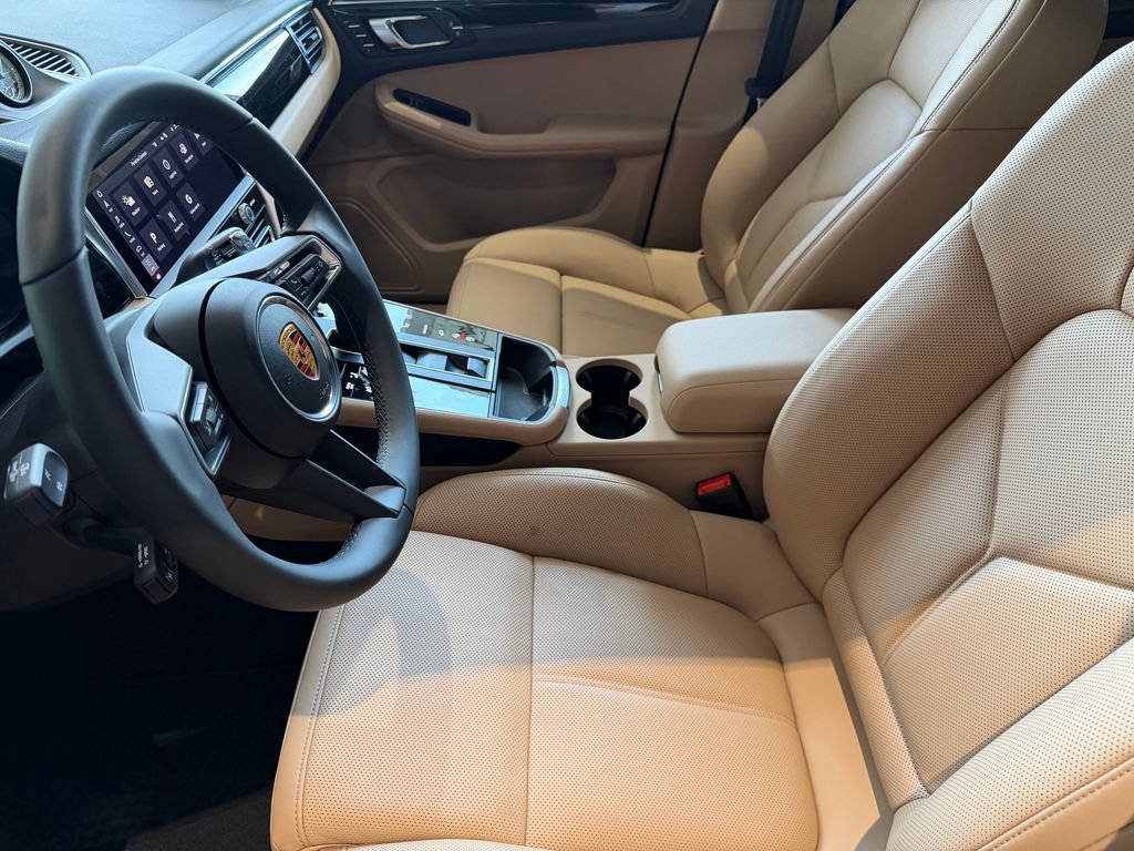 New 2026 Porsche Macan AWD/4WD image 5
