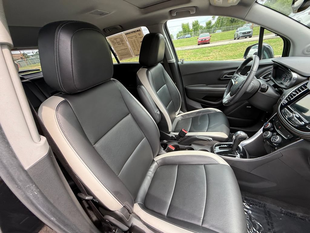 Used 2018 Chevrolet Trax Premier w/ Midnight Edition FWD image 39