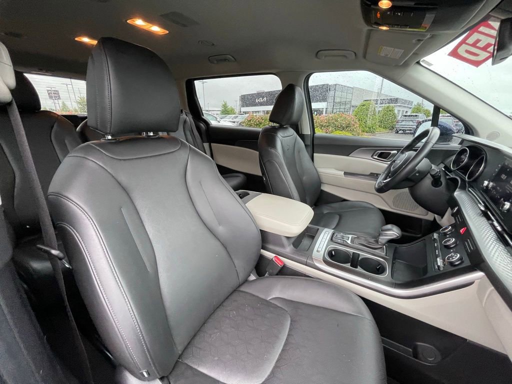 Used 2023 Kia Carnival LX FWD image 31