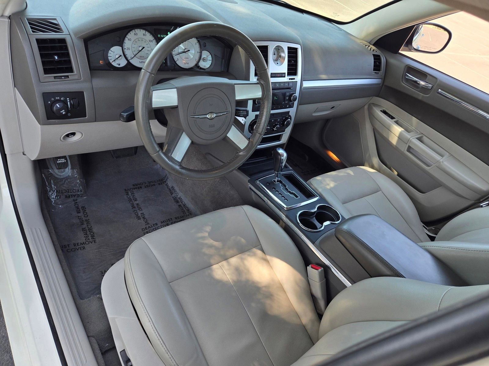 Used 2010 Chrysler 300 Touring RWD image 17