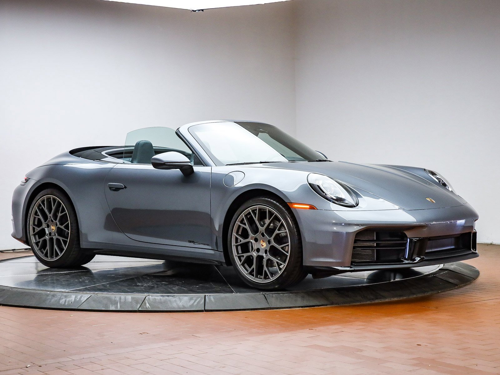 Used 2025 Porsche 911 Carrera image 14