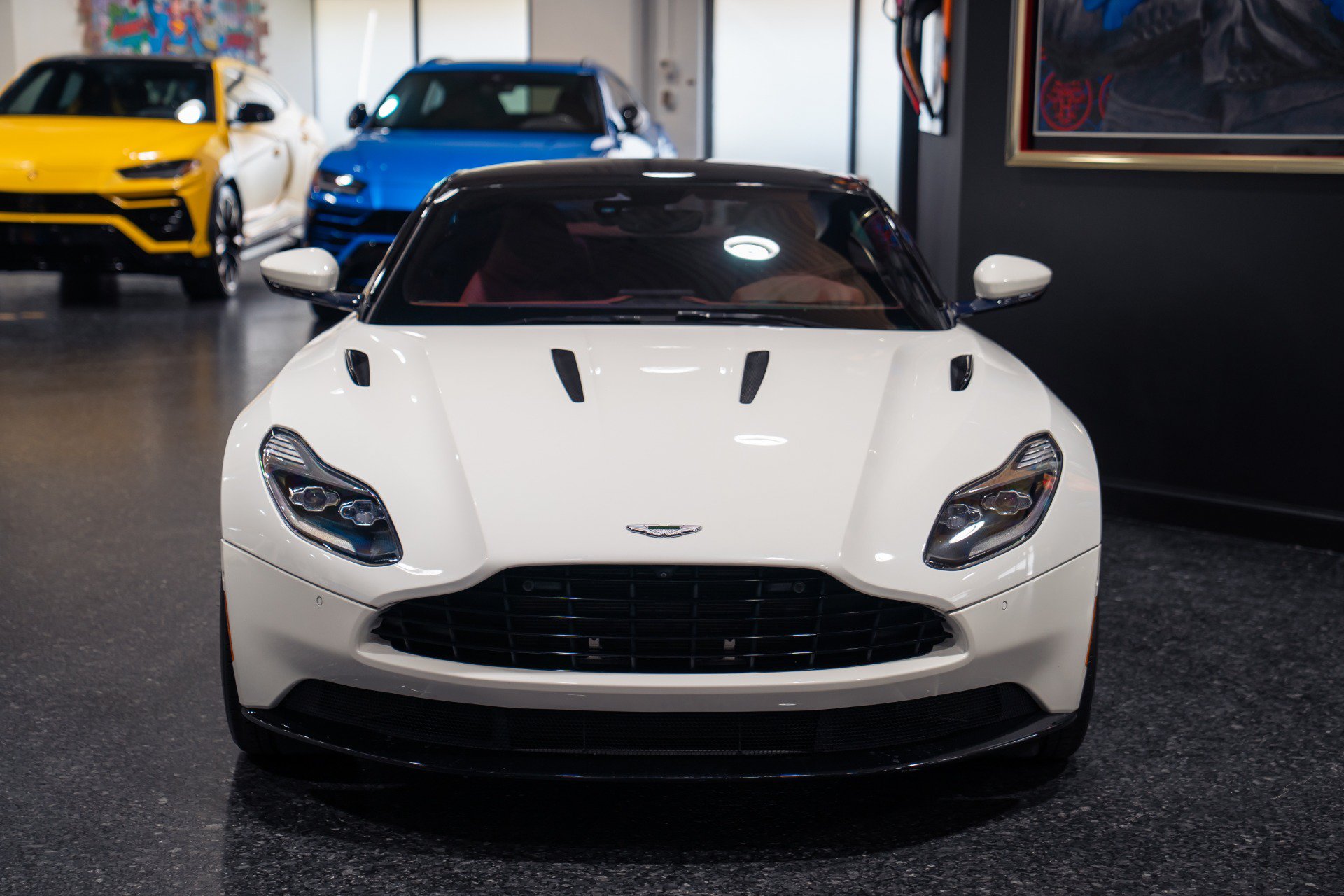 Used 2018 Aston Martin DB11 V12 RWD image 3