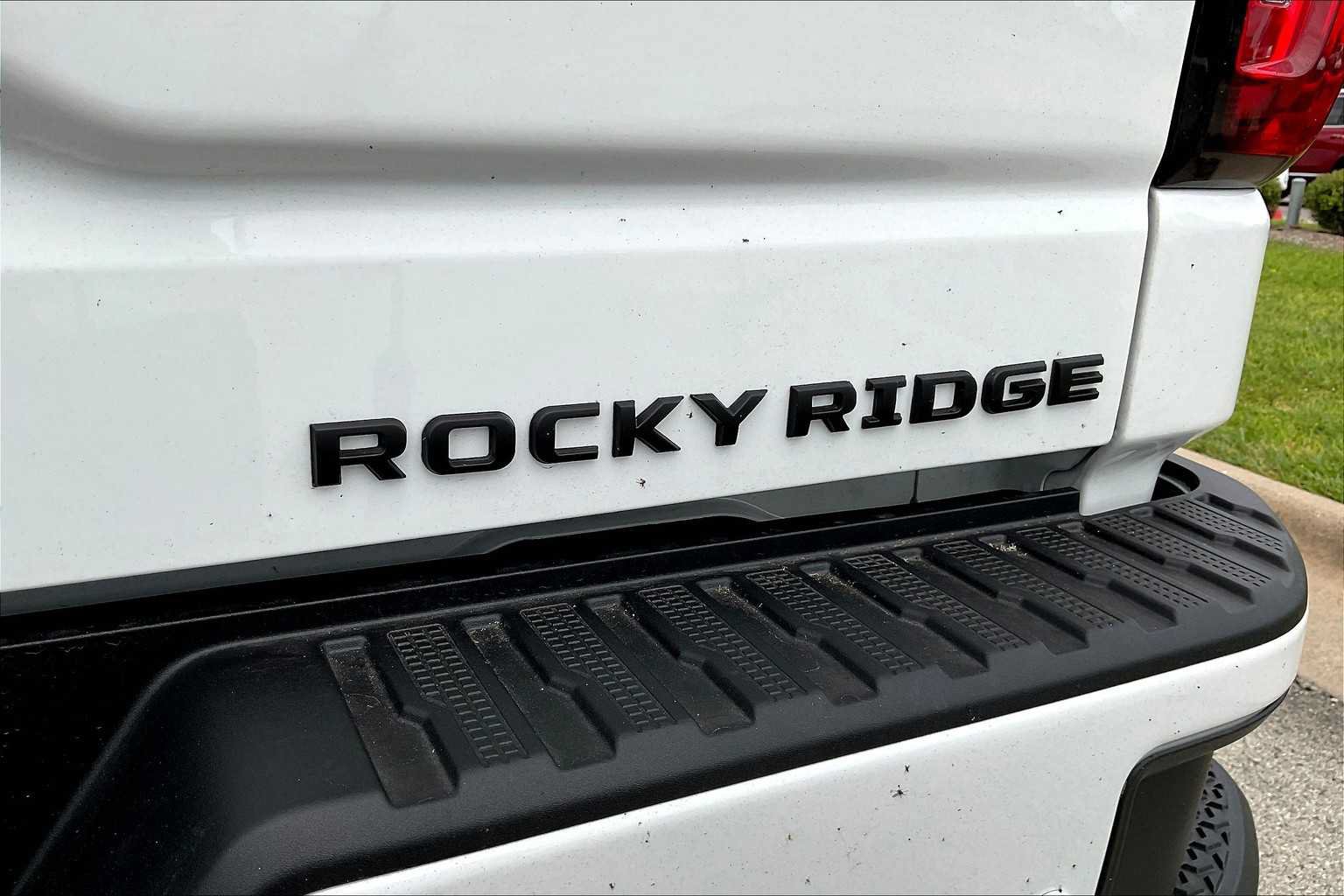 New 2025 GMC Sierra 1500 AT4 w/ AT4 Premium Package AWD/4WD image 8