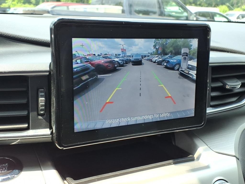 Used 2022 Ford Explorer XLT w/ Equipment Group 202A AWD/4WD image 21