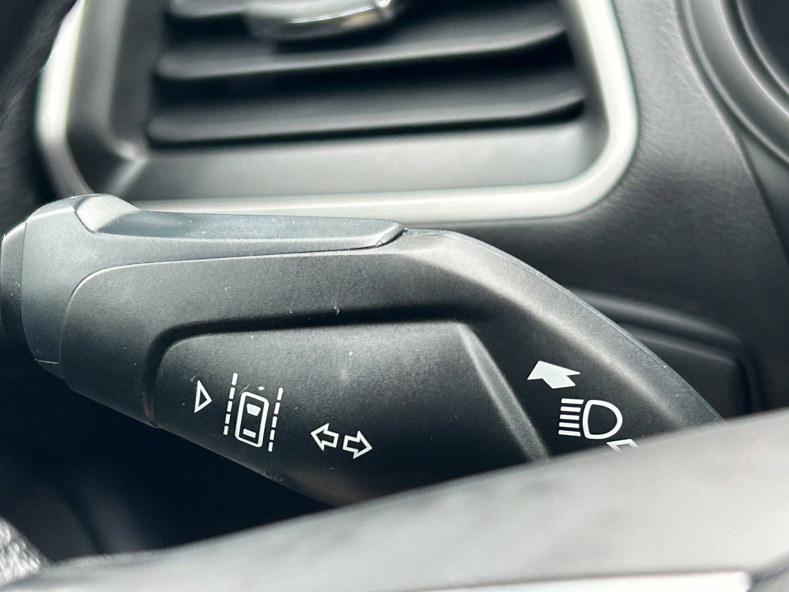 Used 2023 Ford Edge SEL image 25