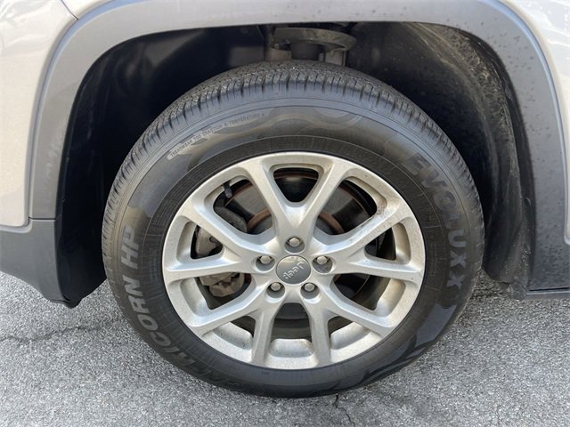 Used 2018 Jeep Cherokee Latitude Plus w/ Comfort/Convenience Group image 10