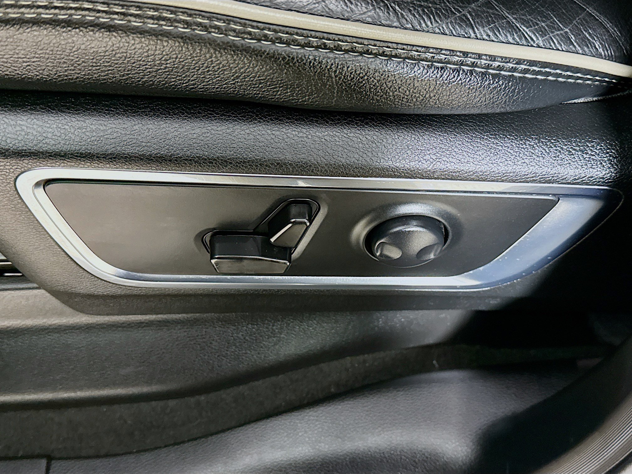 Used 2024 RAM 1500 Laramie AWD/4WD image 24
