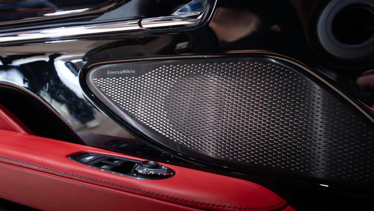 Used 2024 Aston Martin DB12 Coupe RWD image 28