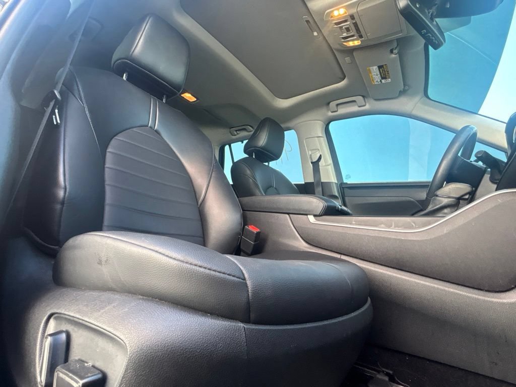 Used 2022 Toyota Highlander XLE AWD/4WD image 28