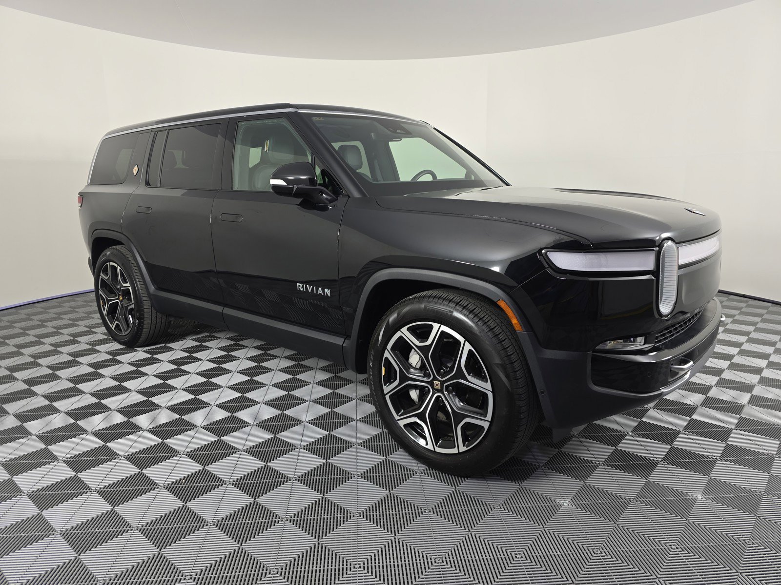 Used 2024 Rivian R1S Adventure AWD/4WD image 7