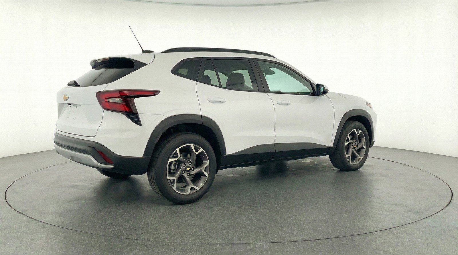 Used 2025 Chevrolet Trax LT w/ LT Convenience Package FWD image 9