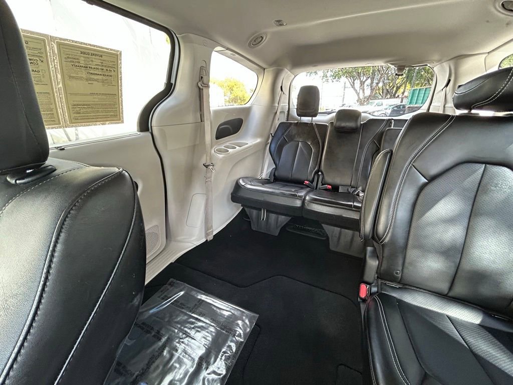 Certified 2024 Chrysler Pacifica Touring-L image 12