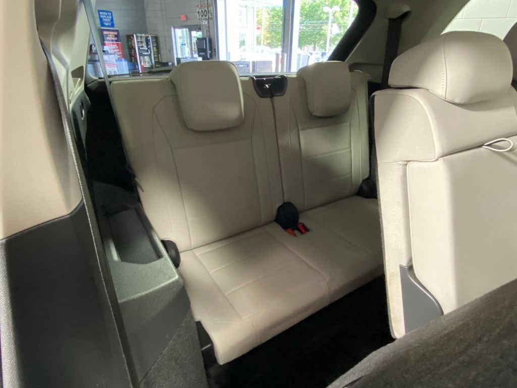 Used 2020 Volkswagen Tiguan SE w/ 3rd Row Seat Package AWD/4WD image 29