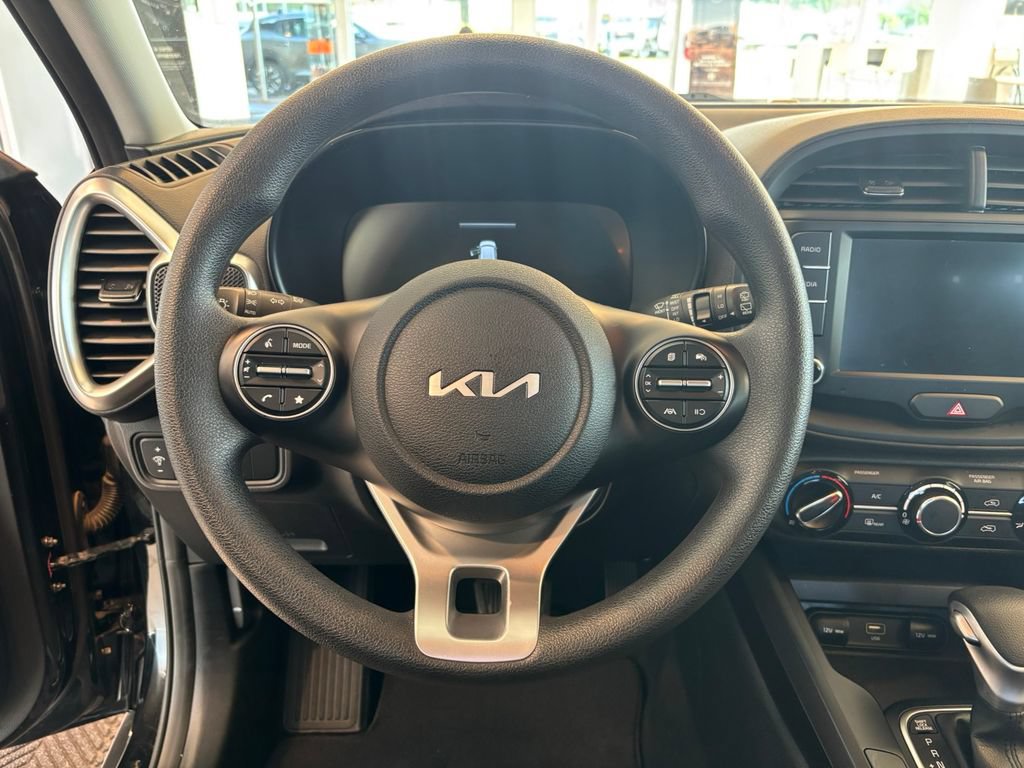Used 2023 Kia Soul LX FWD image 17