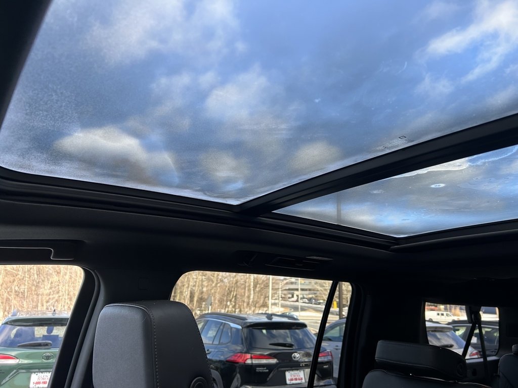 Used 2023 Chevrolet Suburban Z71 w/ Luxury Package image 18