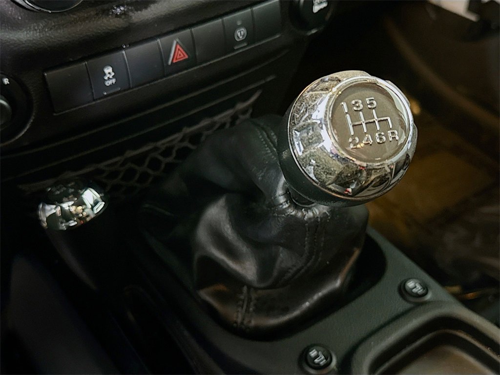 Used 2017 Jeep Wrangler Unlimited Sahara w/ Connectivity Group image 8