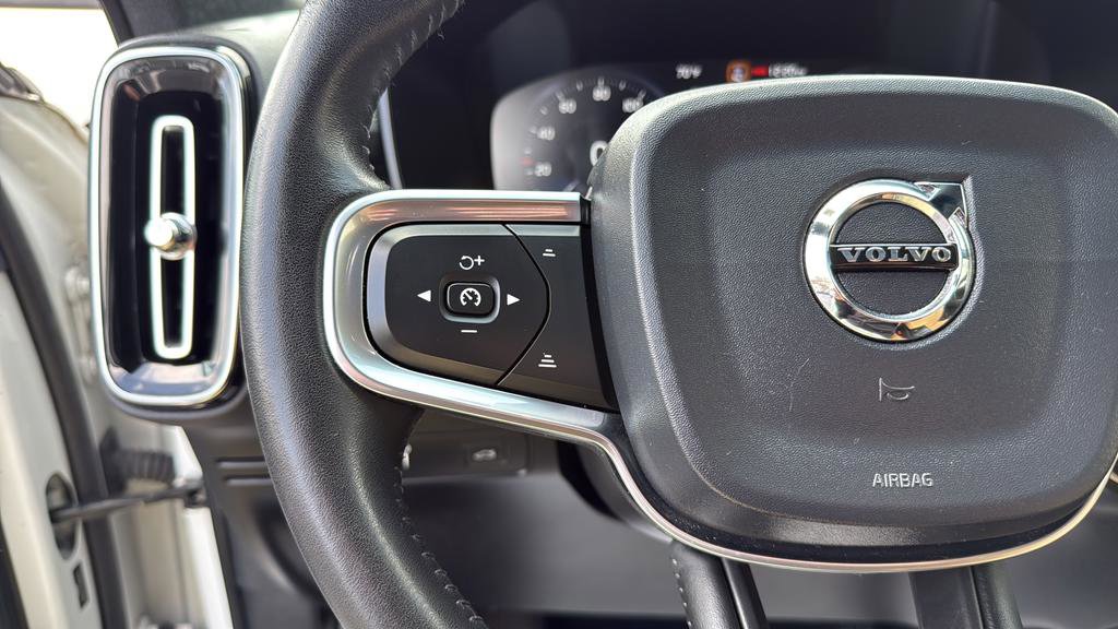 Used 2019 Volvo XC40 T5 Momentum image 23
