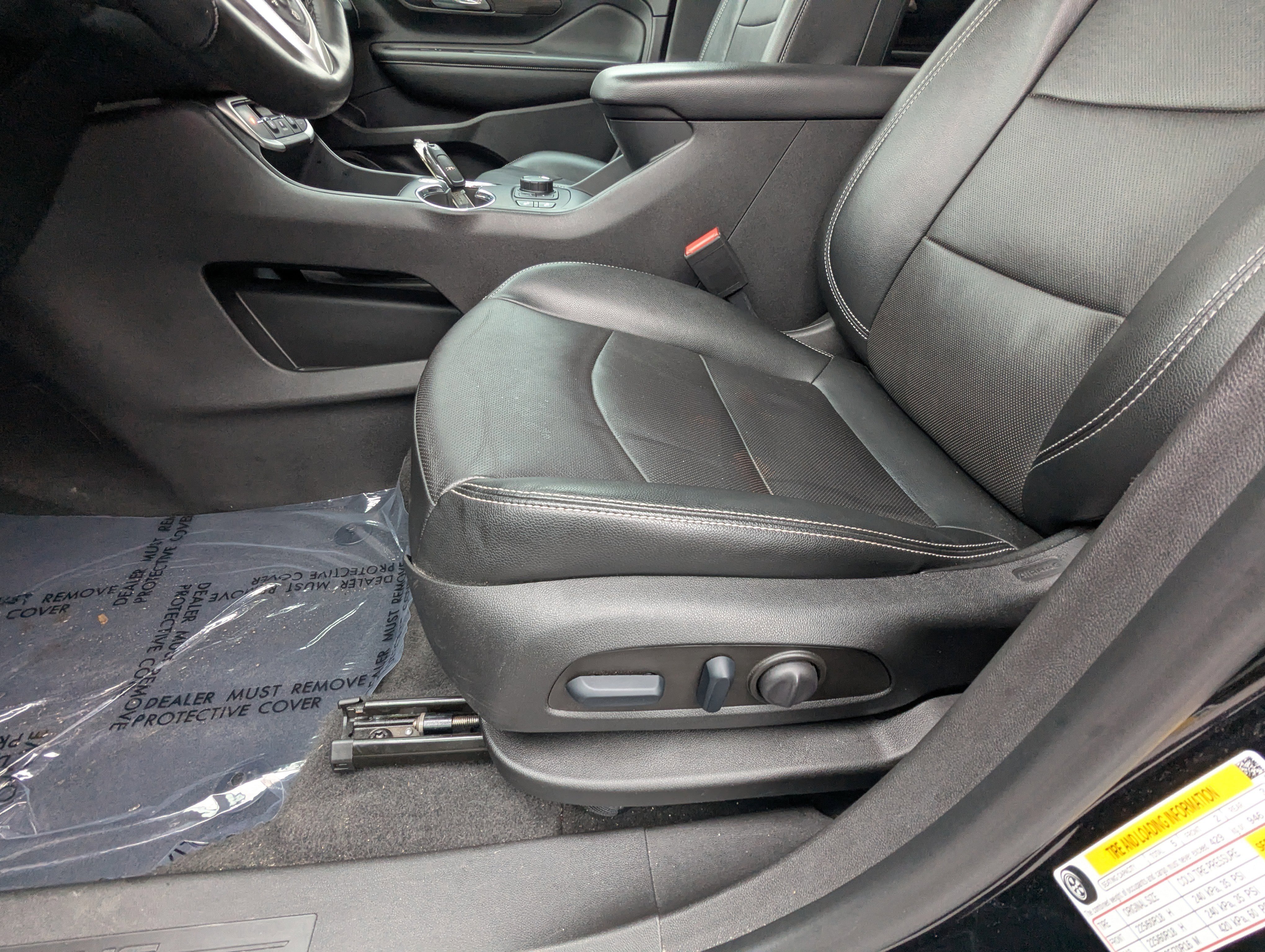 Used 2023 GMC Terrain SLT image 17