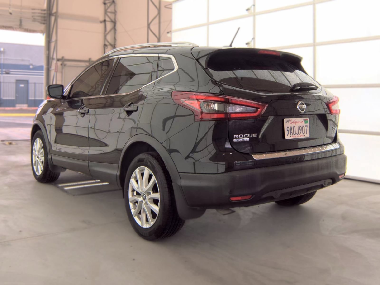 Used 2022 Nissan Rogue Sport SV FWD image 3