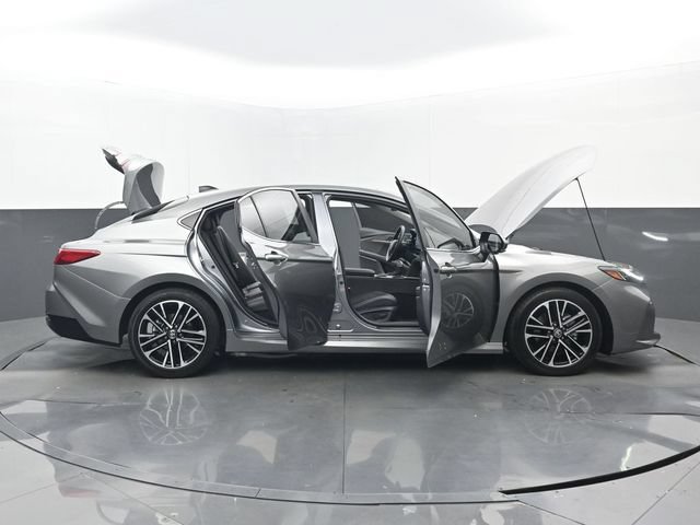 Used 2026 Toyota Camry XLE w/ Premium Plus Package FWD image 31
