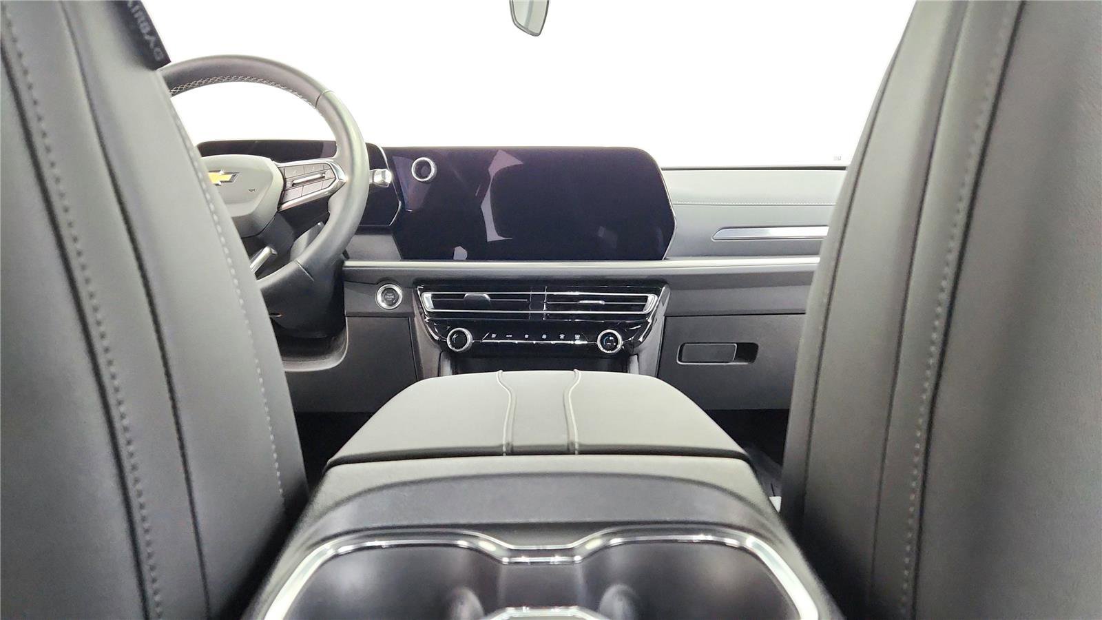 Used 2026 Chevrolet Traverse LT image 15