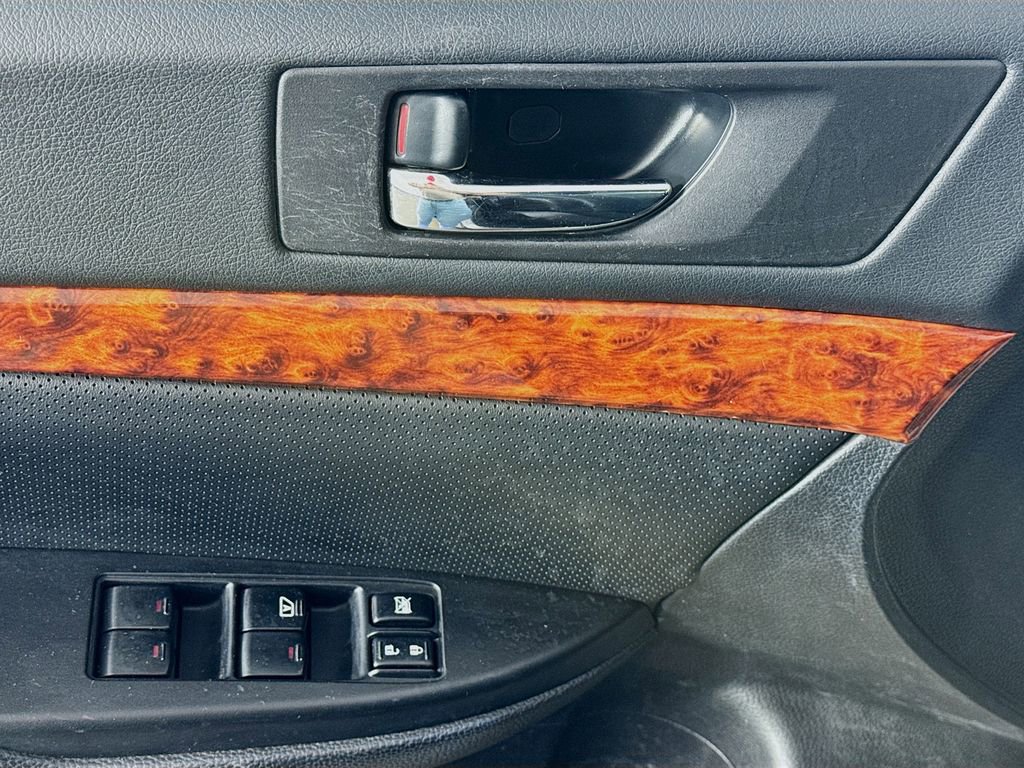 Used 2011 Subaru Outback 2.5i Limited image 19