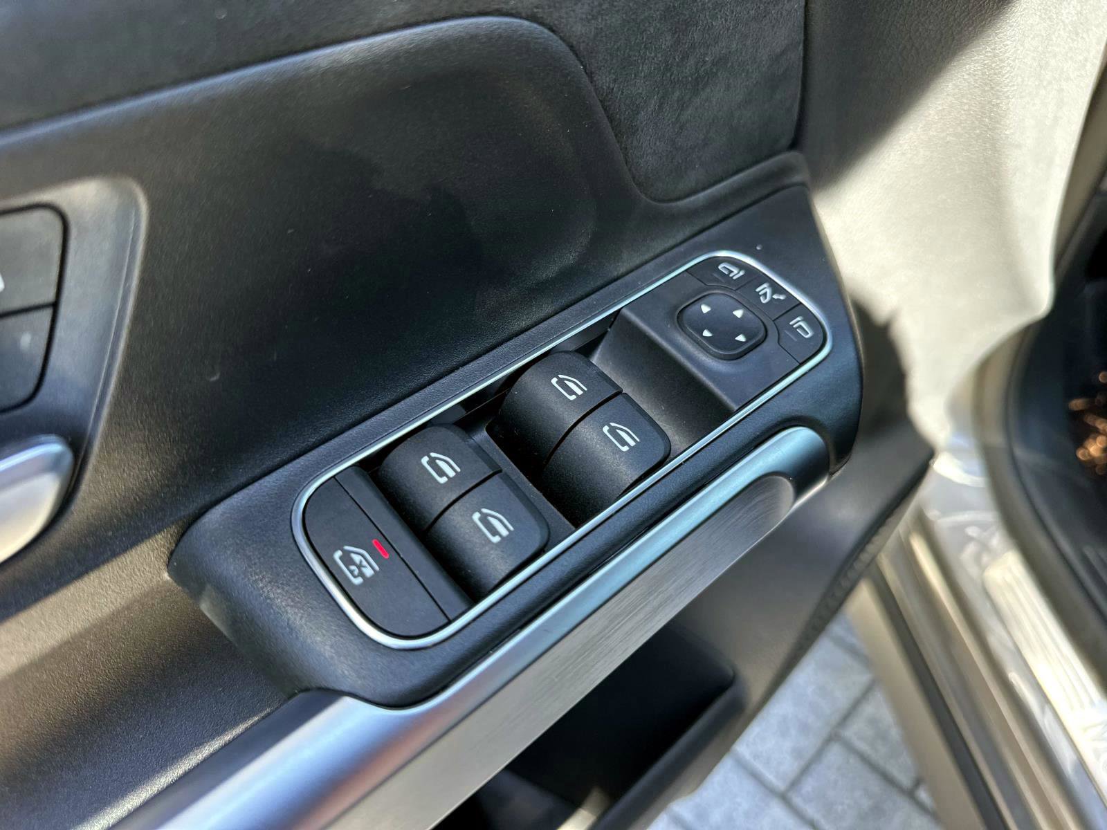 Certified 2025 Mercedes-Benz GLB 250 image 18