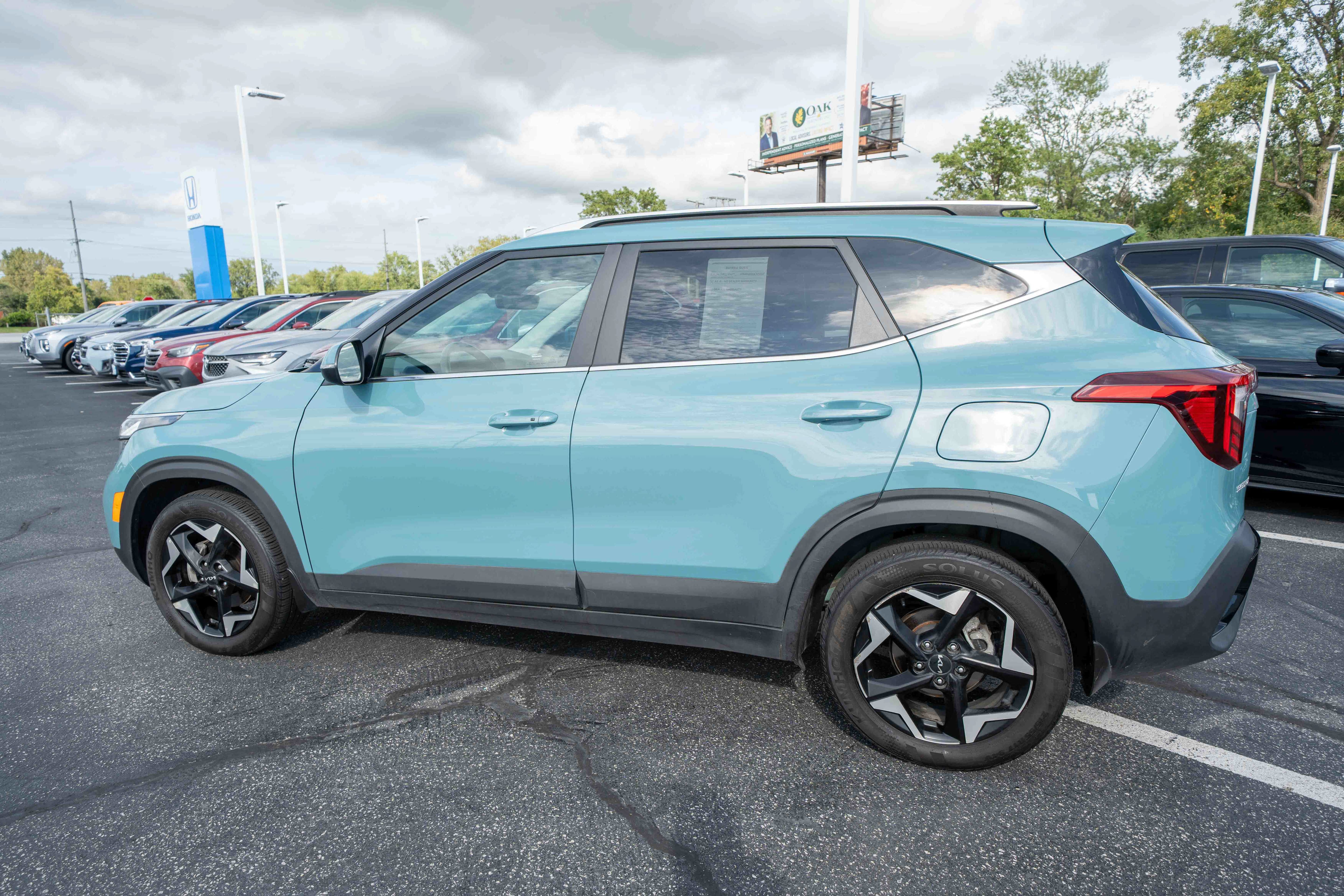 Used 2024 Kia Seltos EX FWD image 4
