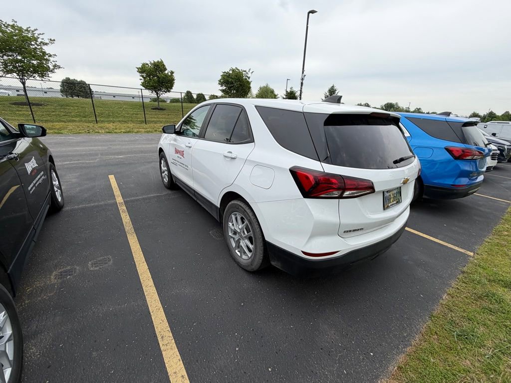 Used 2024 Chevrolet Equinox LS w/ LS Convenience Package FWD image 3
