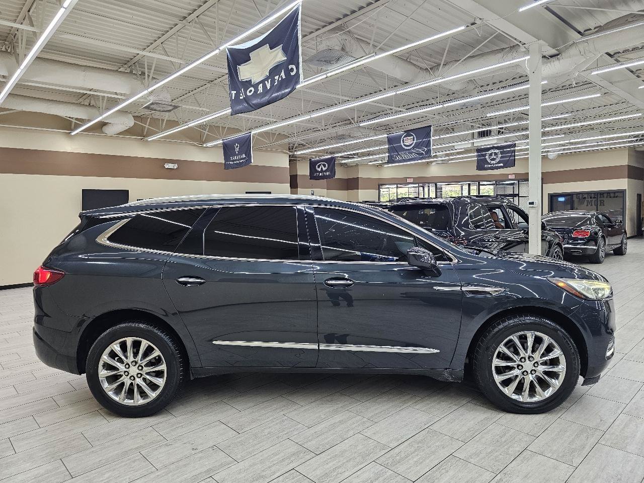 Used 2018 Buick Enclave Premium w/ Experience Buick Package FWD image 5